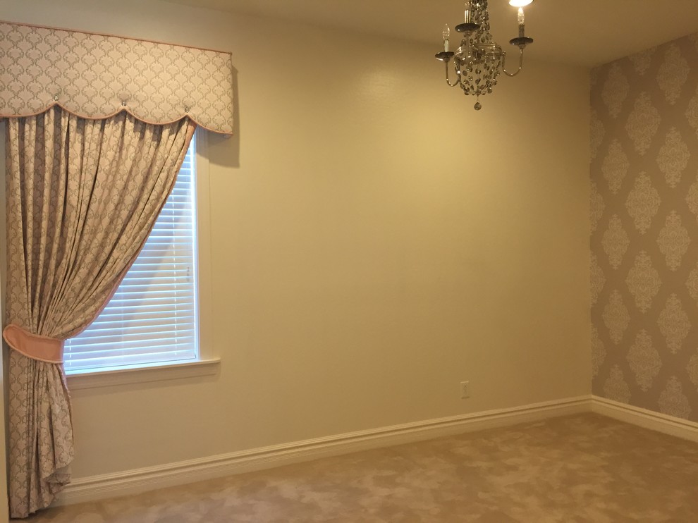 Example of a transitional home design design in Phoenix