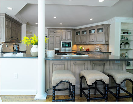 Kitchen photo in Chicago with an island