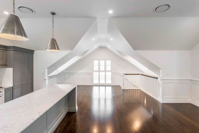 Classic American Style Barn With Garage With Loft