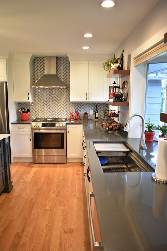 Transitional kitchen photo in Seattle