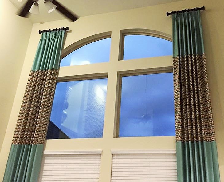 Transitional home design photo in Houston
