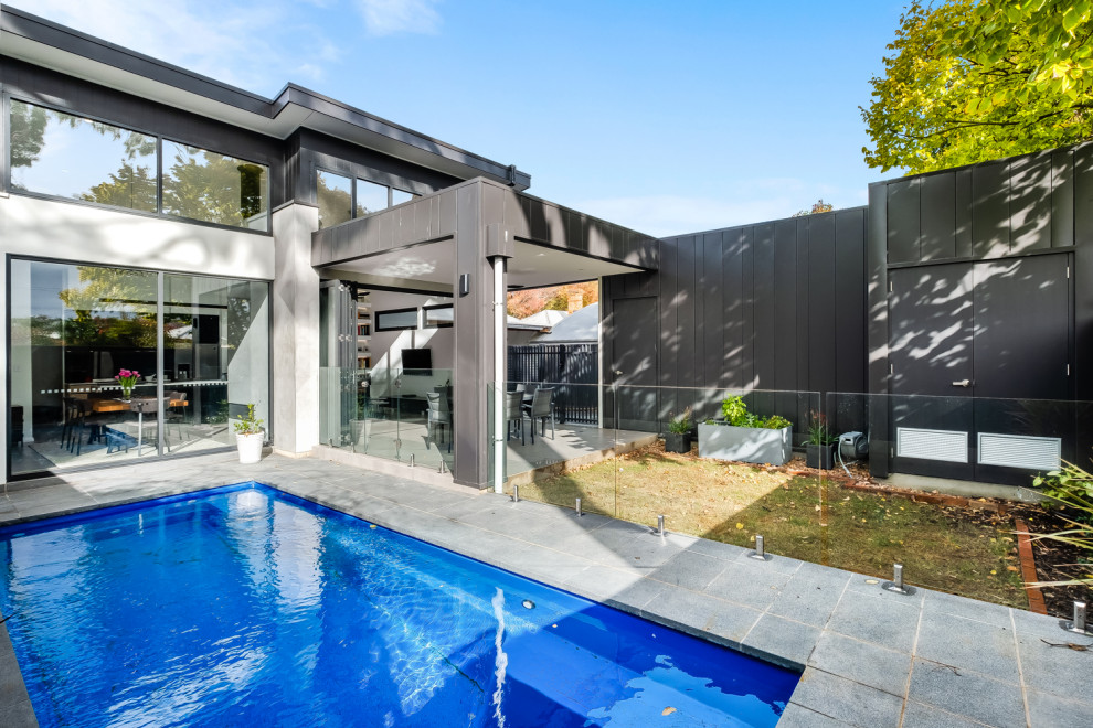 Mittelgroßer Moderner Pool hinter dem Haus in rechteckiger Form in Adelaide