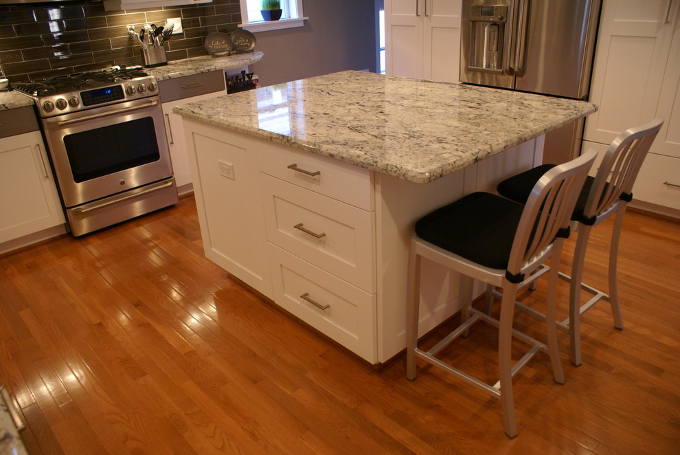 Inspiration for a transitional kitchen remodel in Chicago