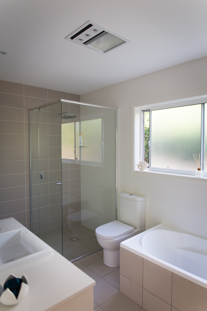 Inspiration for a contemporary bathroom in Sydney.
