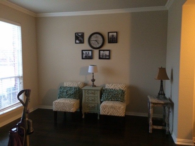 Home design - transitional home design idea in Dallas