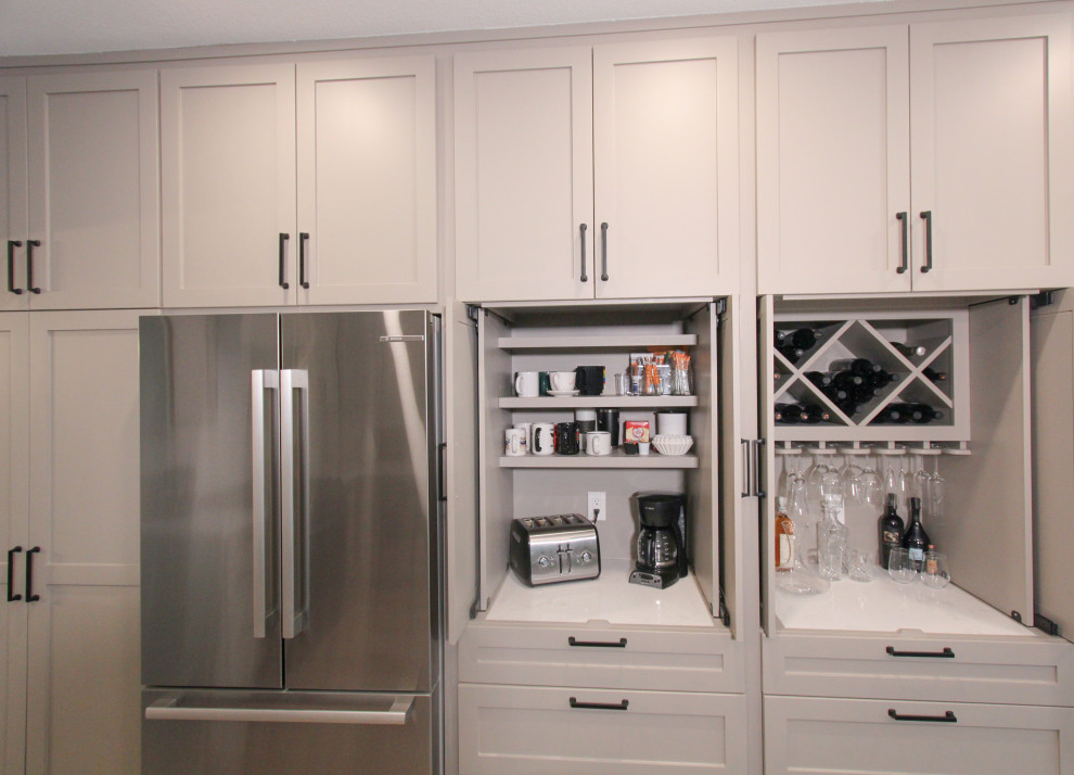 Transitional home design photo in Austin
