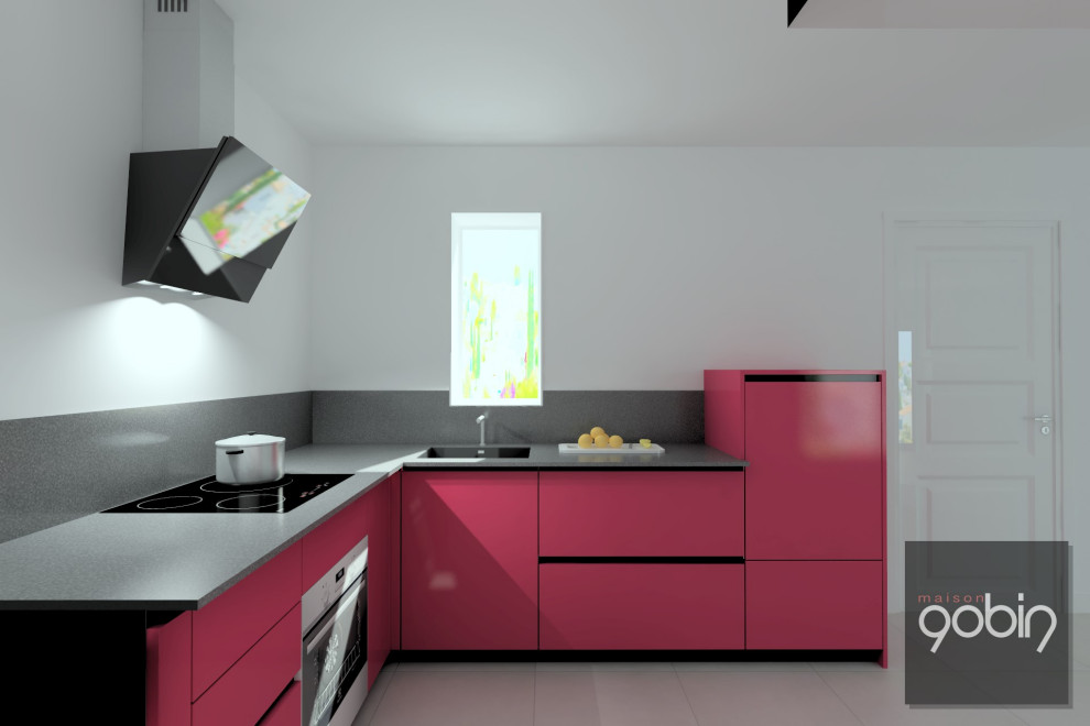 This is an example of a small contemporary l-shaped open plan kitchen in Nantes with an undermount sink, red cabinets, laminate benchtops, black splashback, panelled appliances, no island, grey floor and black benchtop.