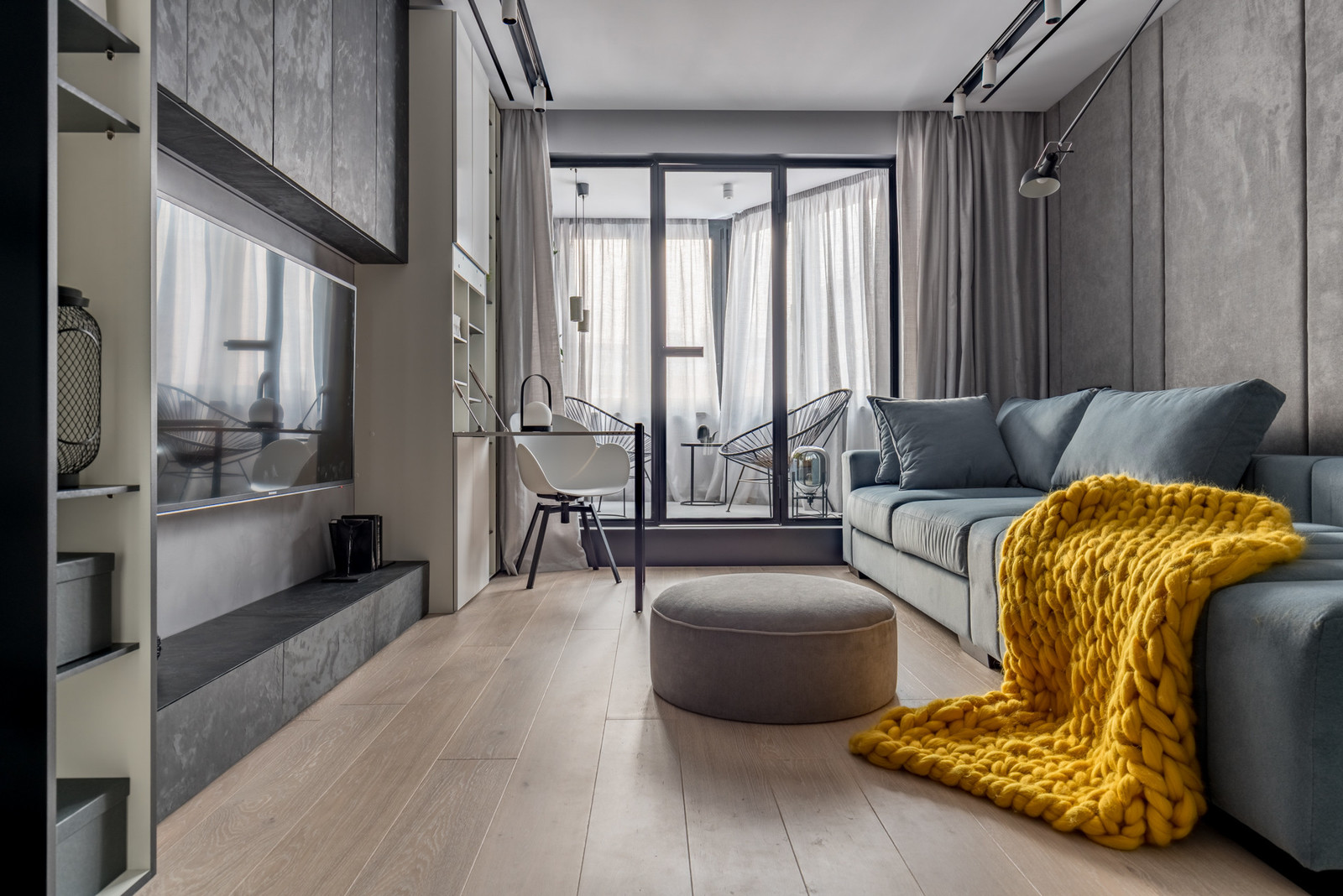 "Белый, серый и графит"