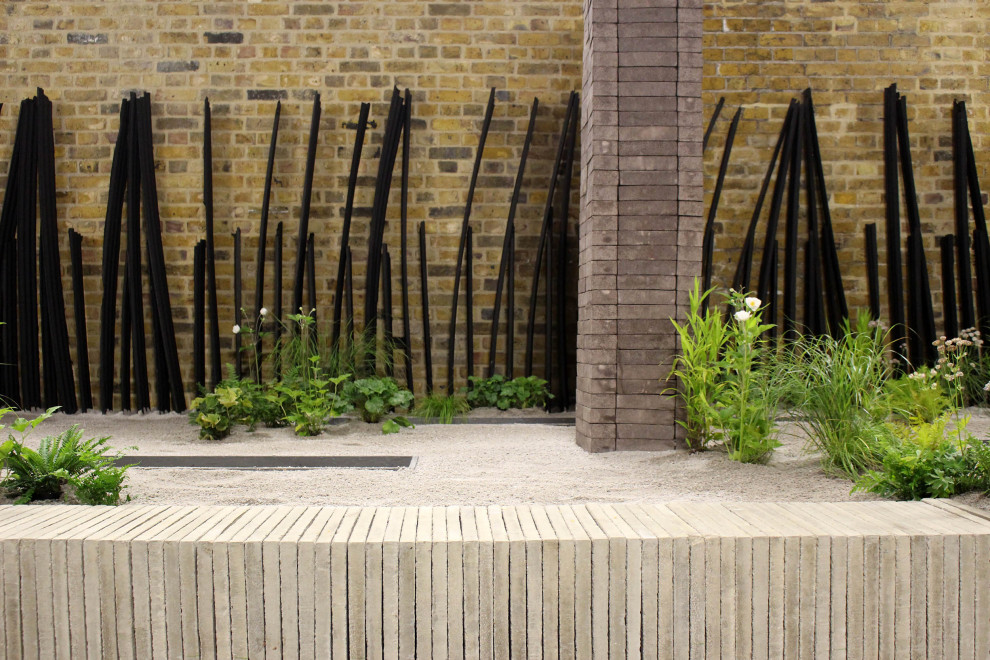 Inspiration for a small contemporary shaded garden for summer in London with gravel.