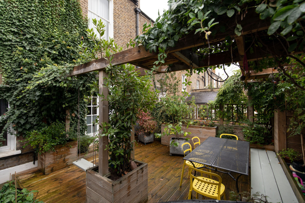 Garden design - courtyard in South London