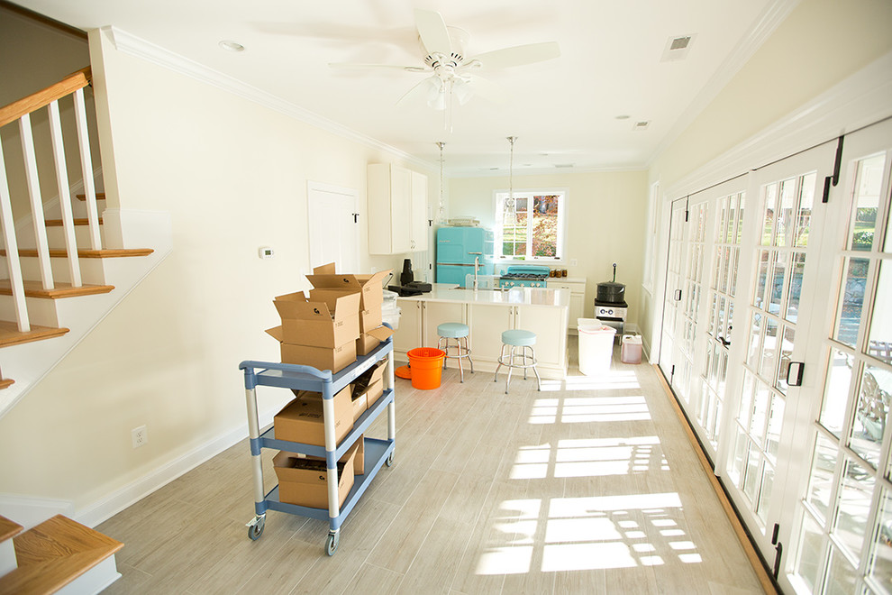Arts and crafts home design photo in DC Metro