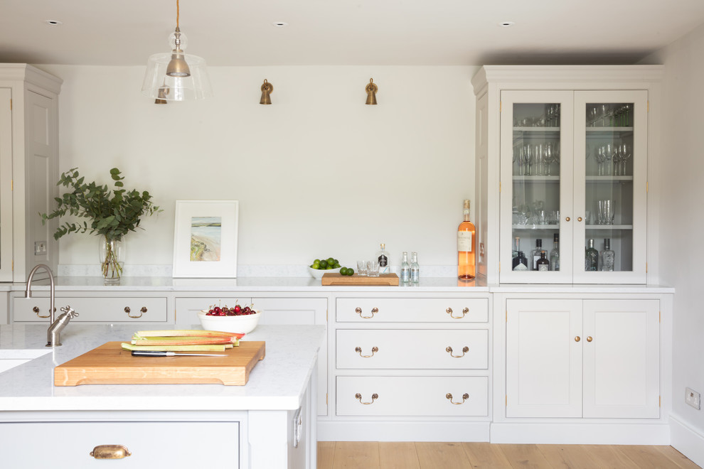 Inspiration for a mid-sized transitional kitchen in Hampshire.