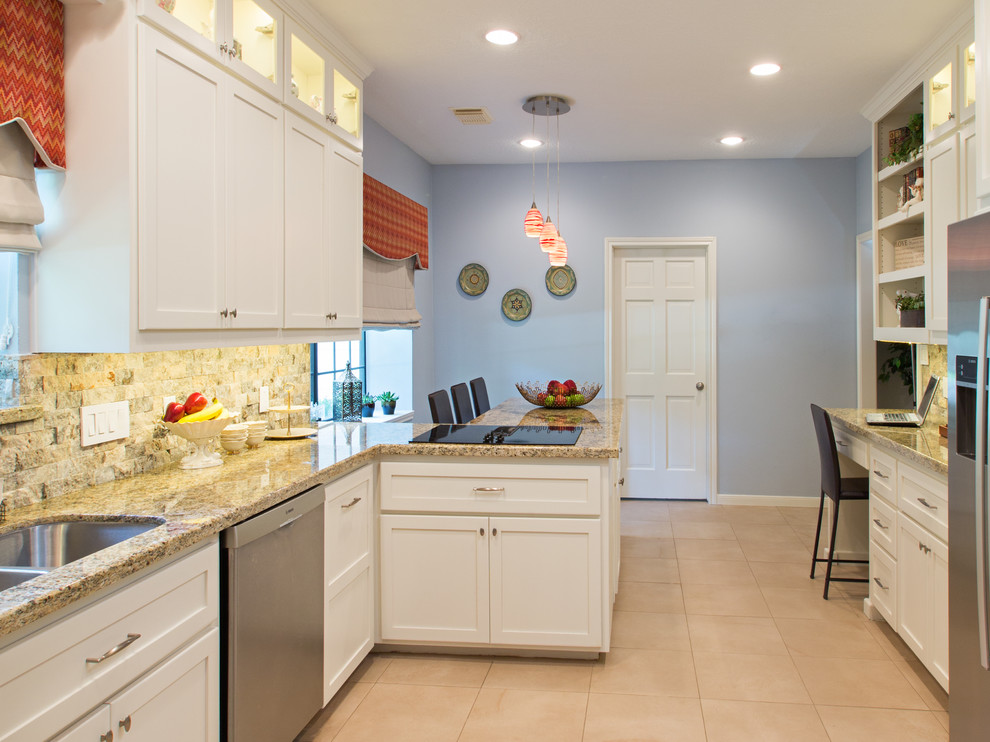 Transitional kitchen photo in Houston