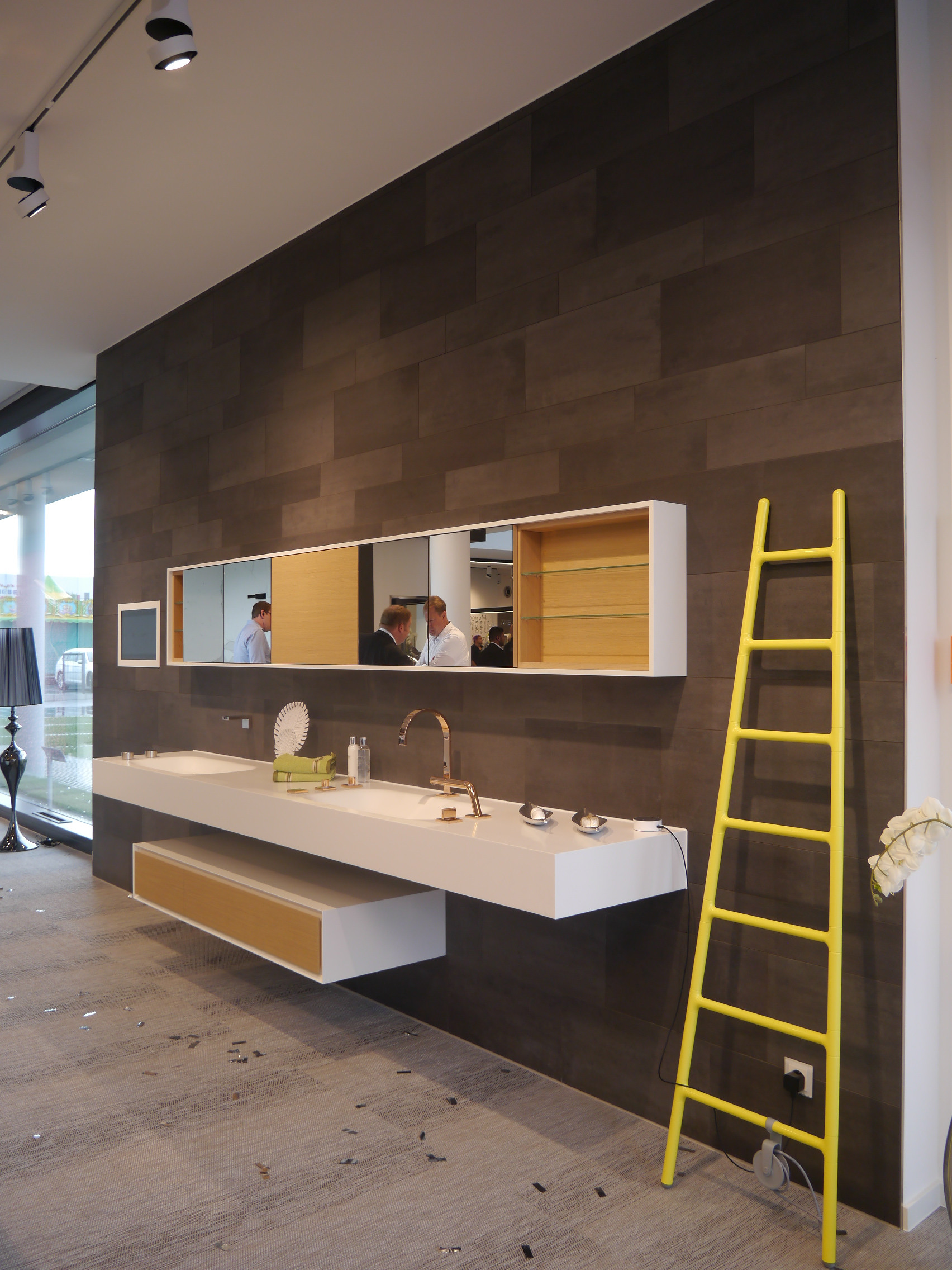 Alena Showroom Bad Sanitär Küche Raumausstattung Heizung Planung Präsentation Modernisierung Ausstellung Interior Design NRW Krefeld Gießen Architektur Innenarchitektur Gestaltung 3D RT-Holding