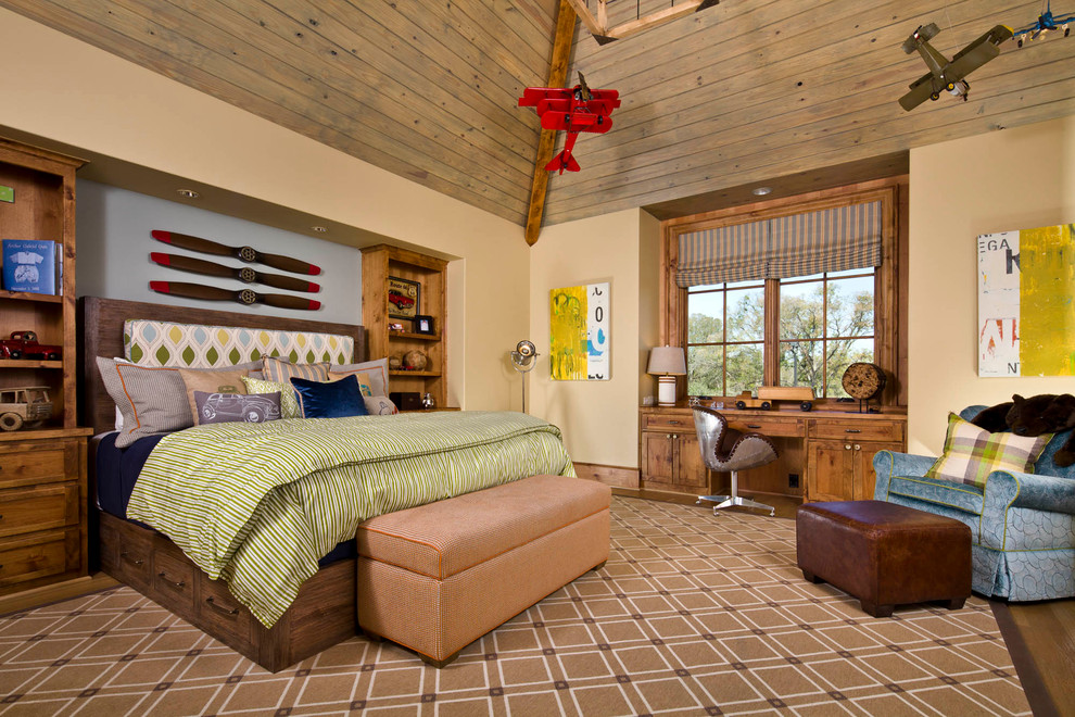 This is an example of a traditional kids' bedroom for kids 4-10 years old and boys in Dallas with beige walls and medium hardwood floors.