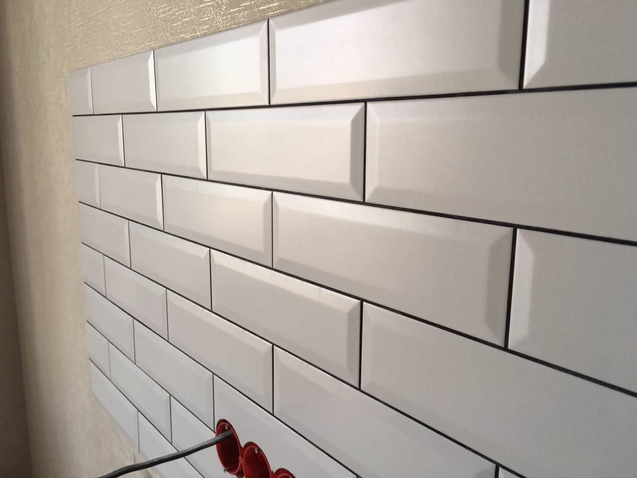 Процесс укладки плитки