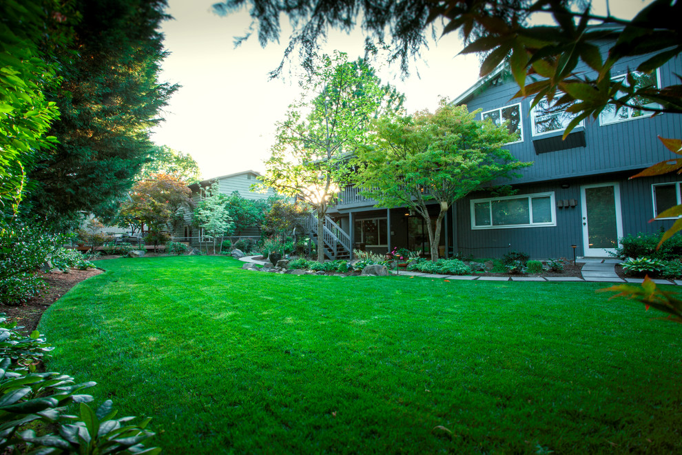 Inspiration for a mid-sized midcentury backyard full sun garden for summer in Portland with concrete pavers.