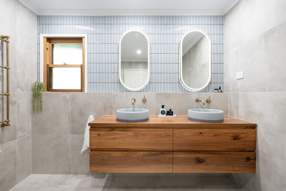 Design ideas for a midcentury bathroom in Canberra - Queanbeyan.