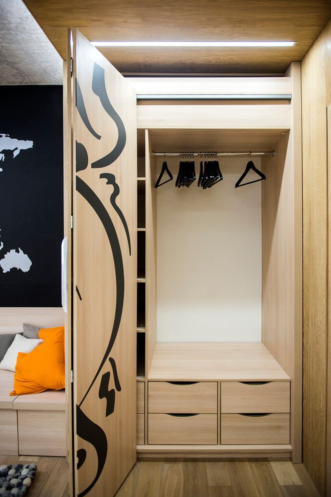 Спальня с бетонным потолком