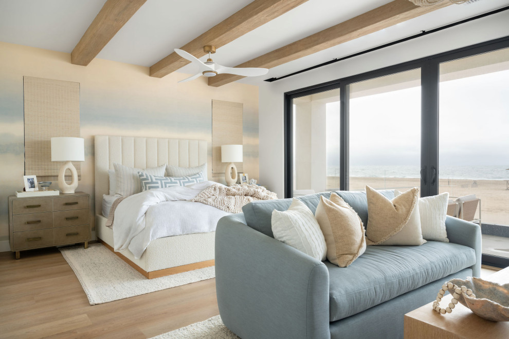 Immagine di una camera da letto costiera