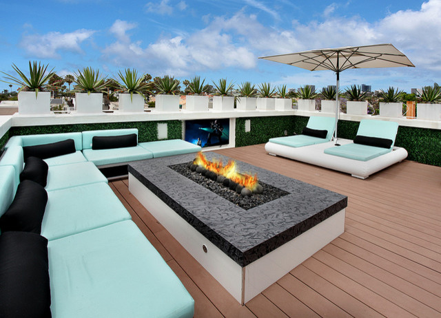 Inspiration for a contemporary deck in Orange County.