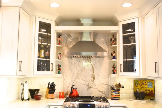 Home design - transitional home design idea in Los Angeles