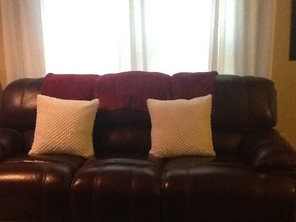 What color rug should I put in den?