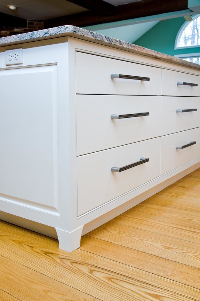 Kitchen - large transitional kitchen idea in Boston