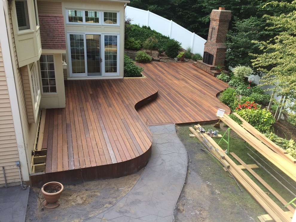 This is an example of an arts and crafts deck in Grand Rapids.