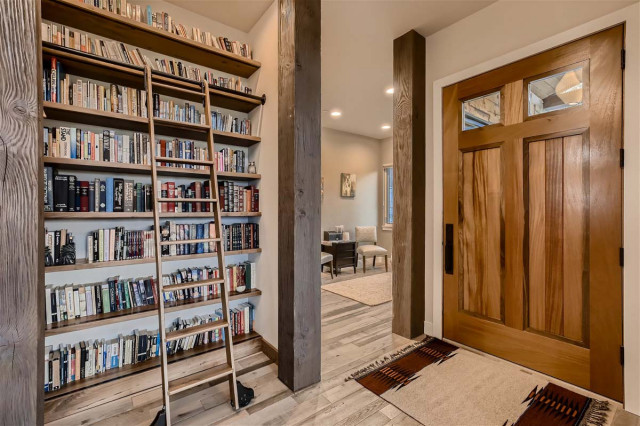 Niwot Hideaway rustic-entry
