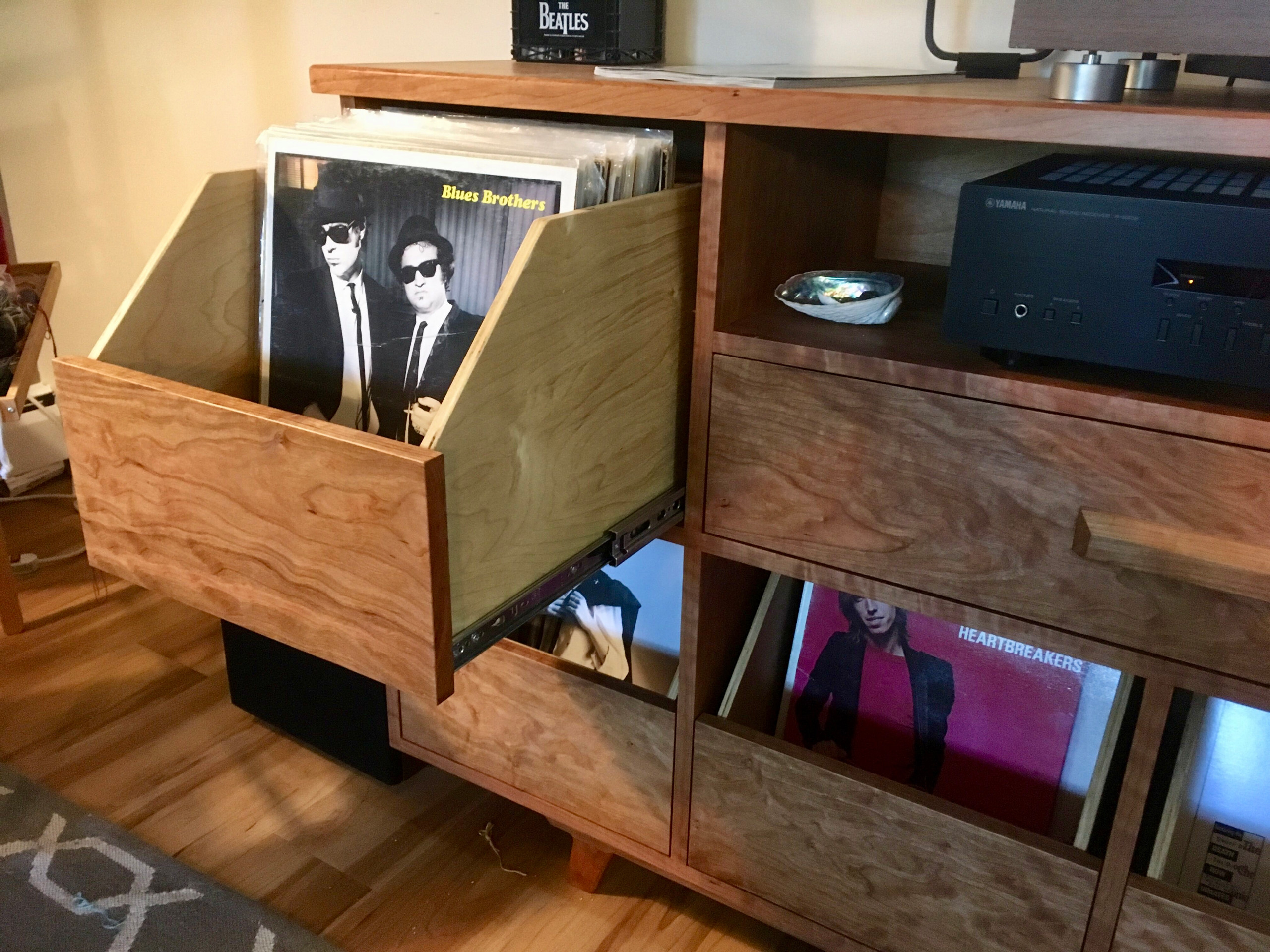 Record cabinet