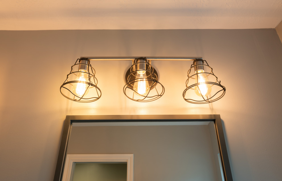 Inspiration for a transitional bathroom remodel in Houston