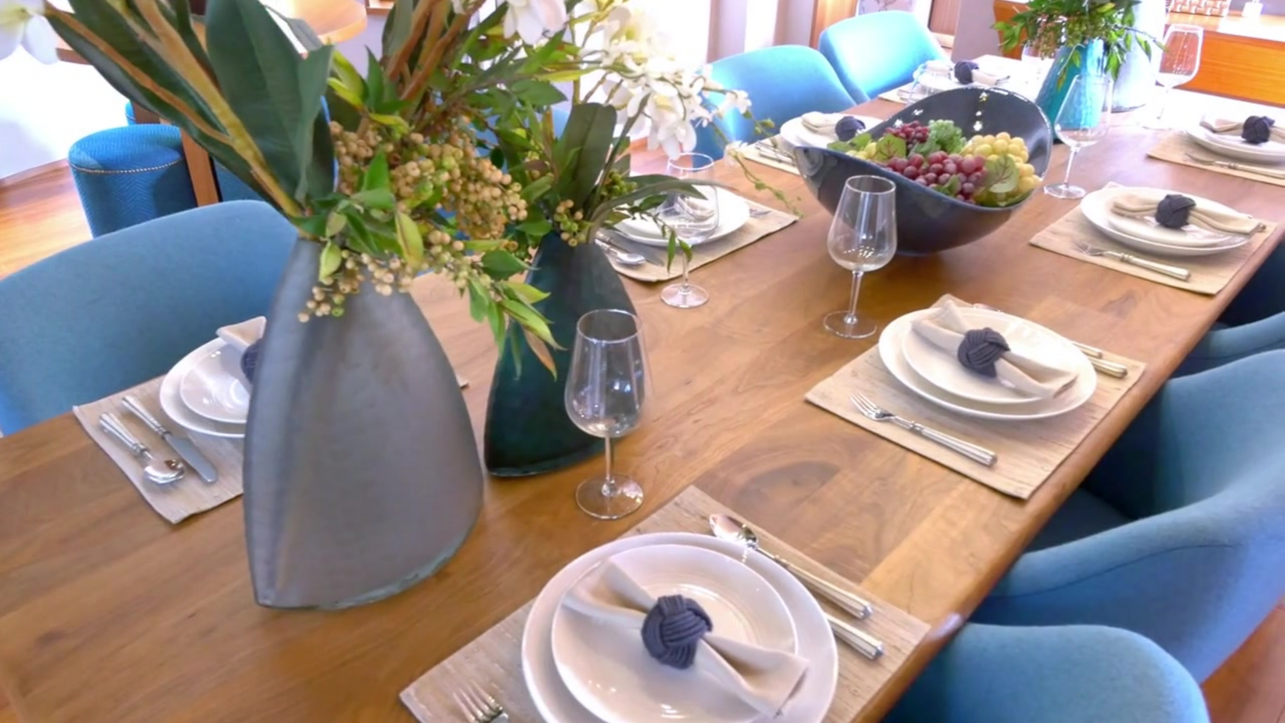 Glamorous Dining Room with Statement Decor in Beckenham