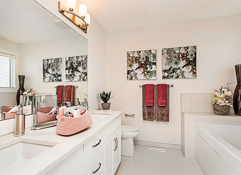 Example of a transitional home design design in Edmonton