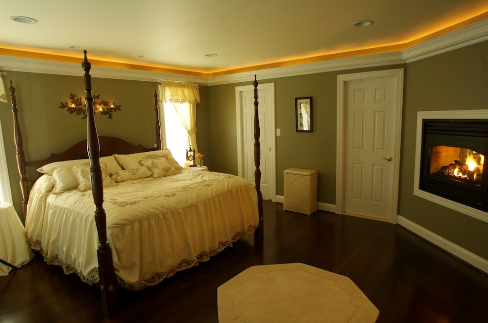 This is an example of a traditional bedroom in Baltimore.
