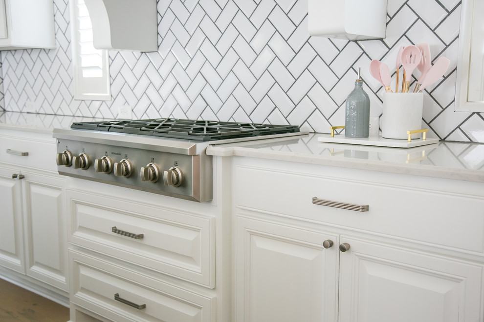 Example of a transitional kitchen design in Houston