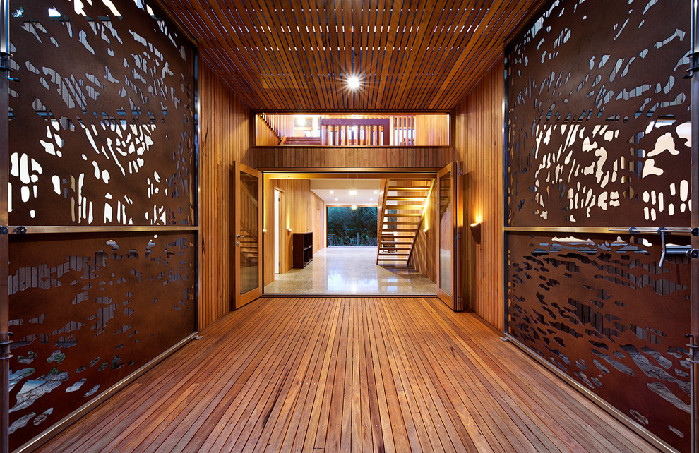Photo of an industrial deck in Melbourne with a roof extension.