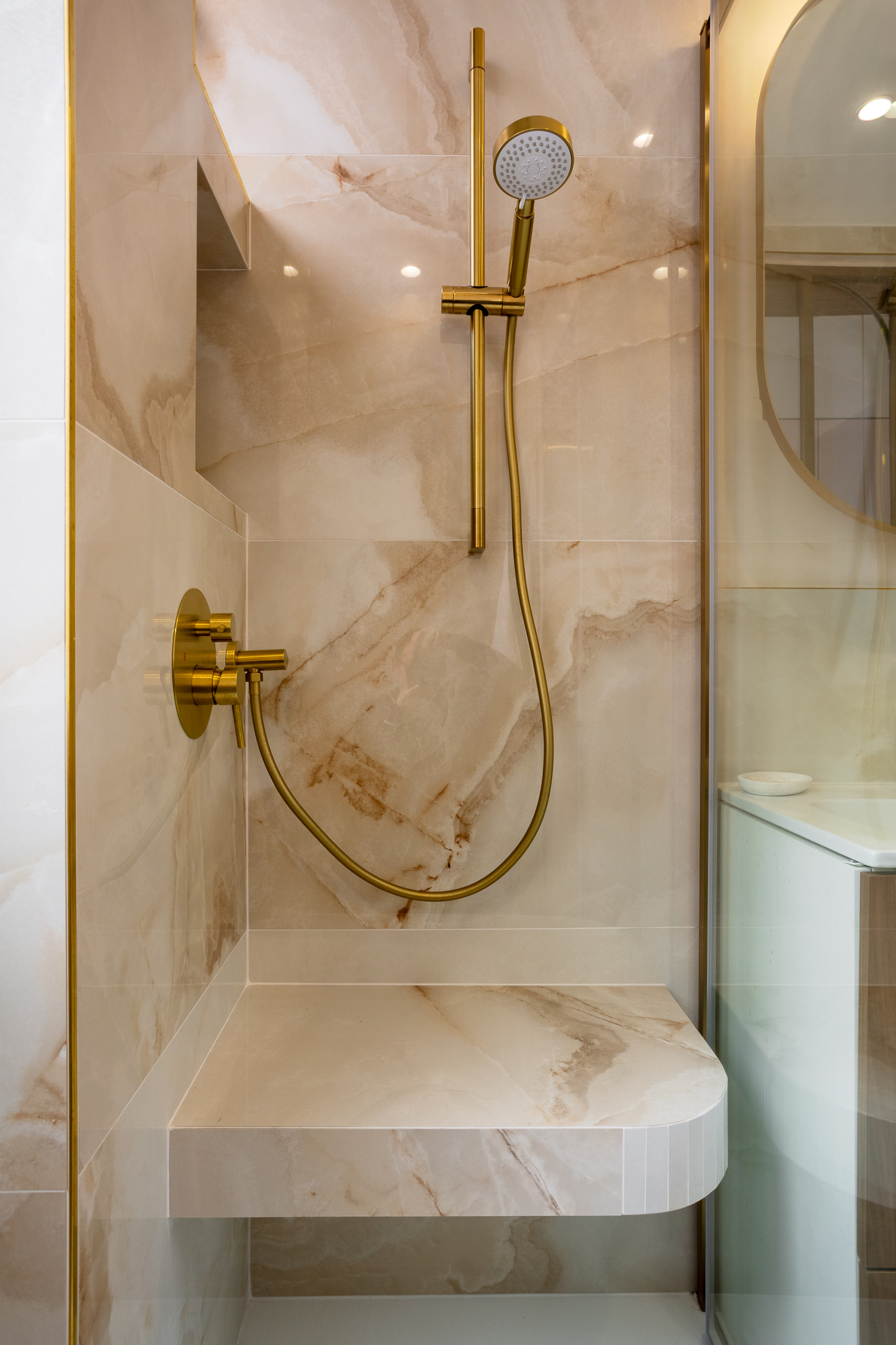 Une salle de bain raffinée dans moins de 4 m²