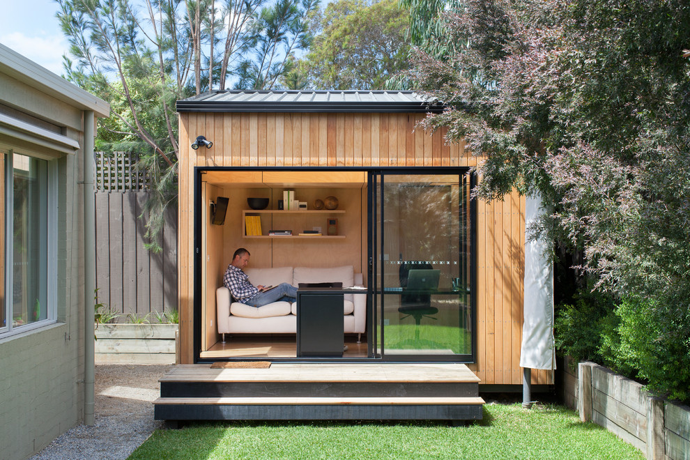 Photo of a small contemporary detached shed and granny flat in Melbourne.