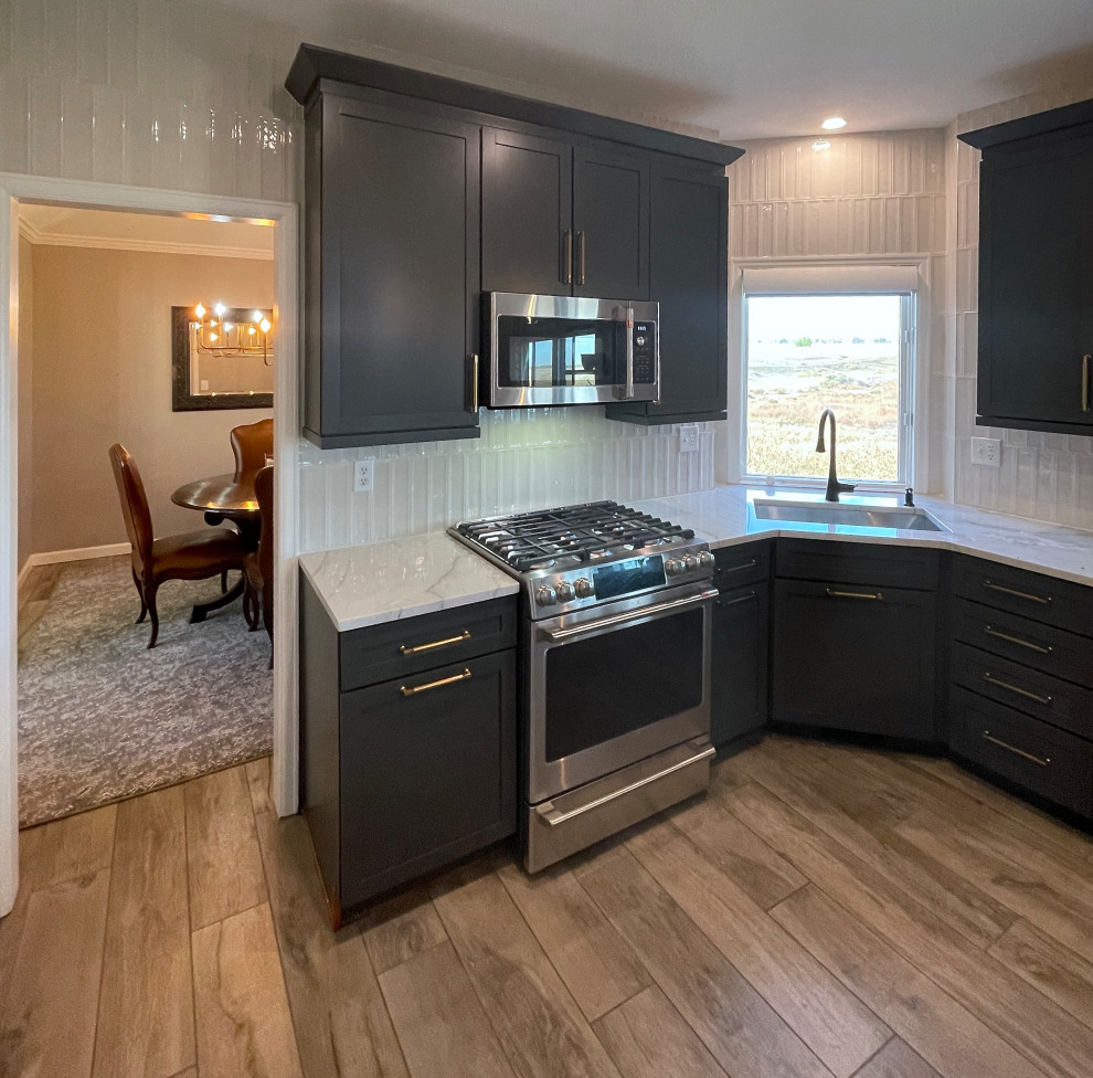 Kitchen - transitional kitchen idea