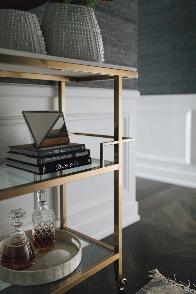 Example of a transitional home design design in Chicago