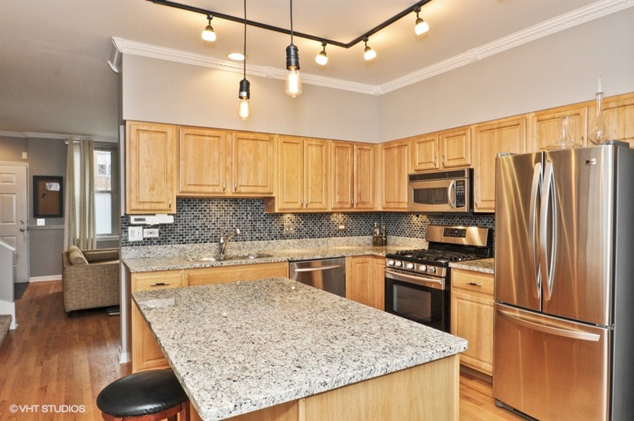 Inspiration for a mid-sized transitional kitchen remodel in Chicago