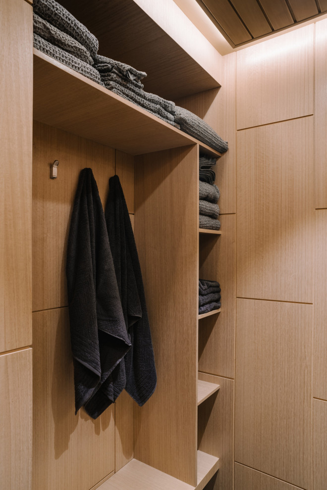 Предбанник.Стены - шпонированные панели.