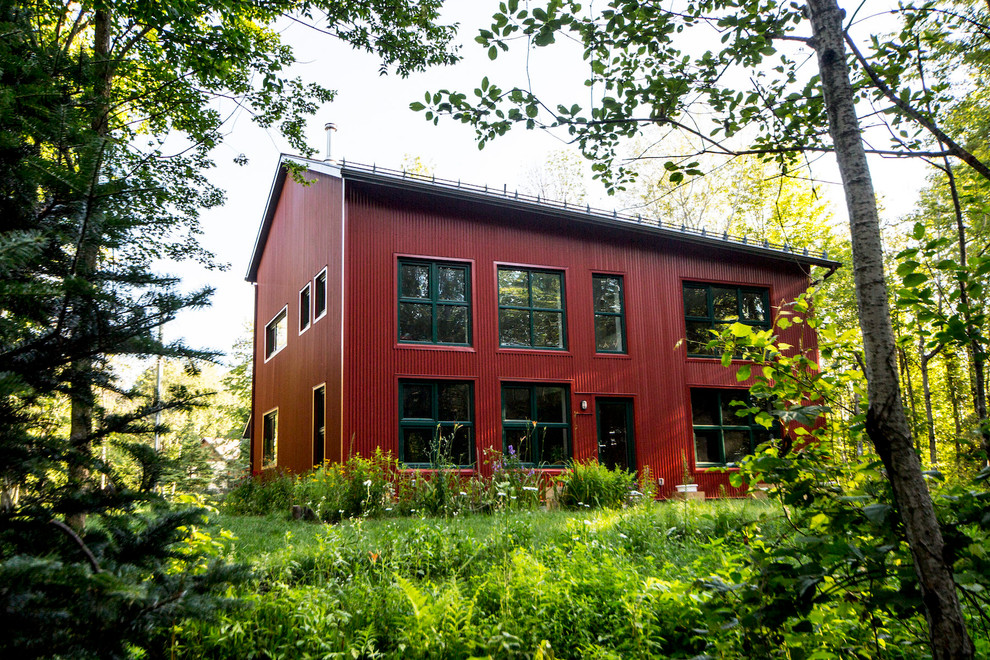 Inspiration for a large rustic home design remodel in Ottawa