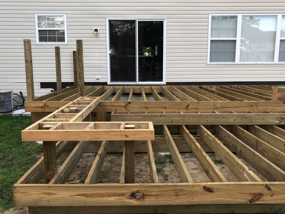 Inspiration for a large timeless backyard deck remodel