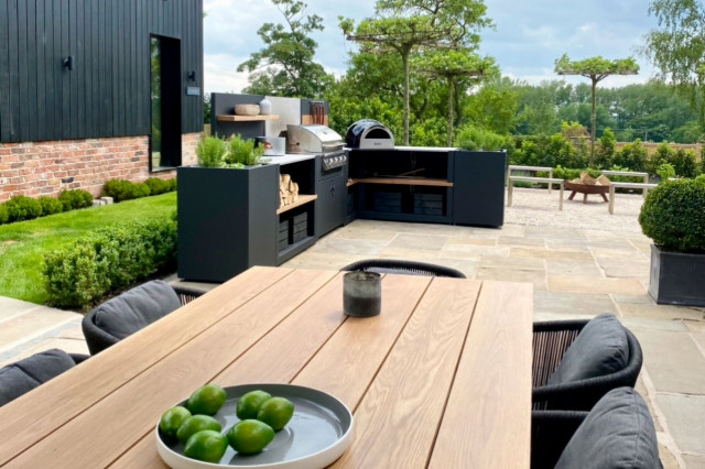 Outdoor kitchen in Macclesfield, Cheshire courtyard