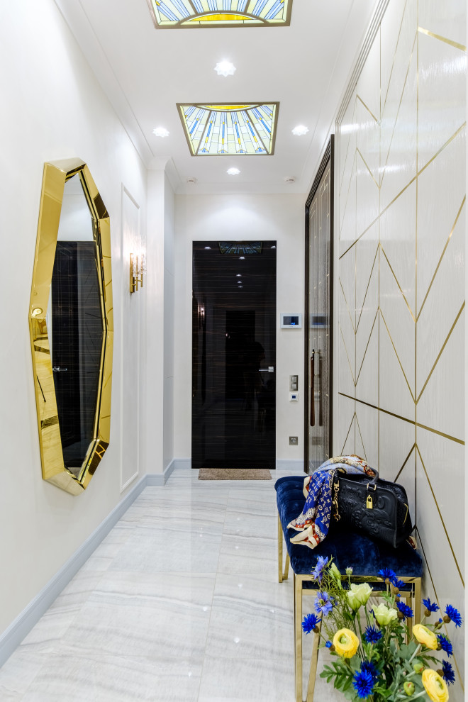 This is an example of a transitional entryway in Saint Petersburg.