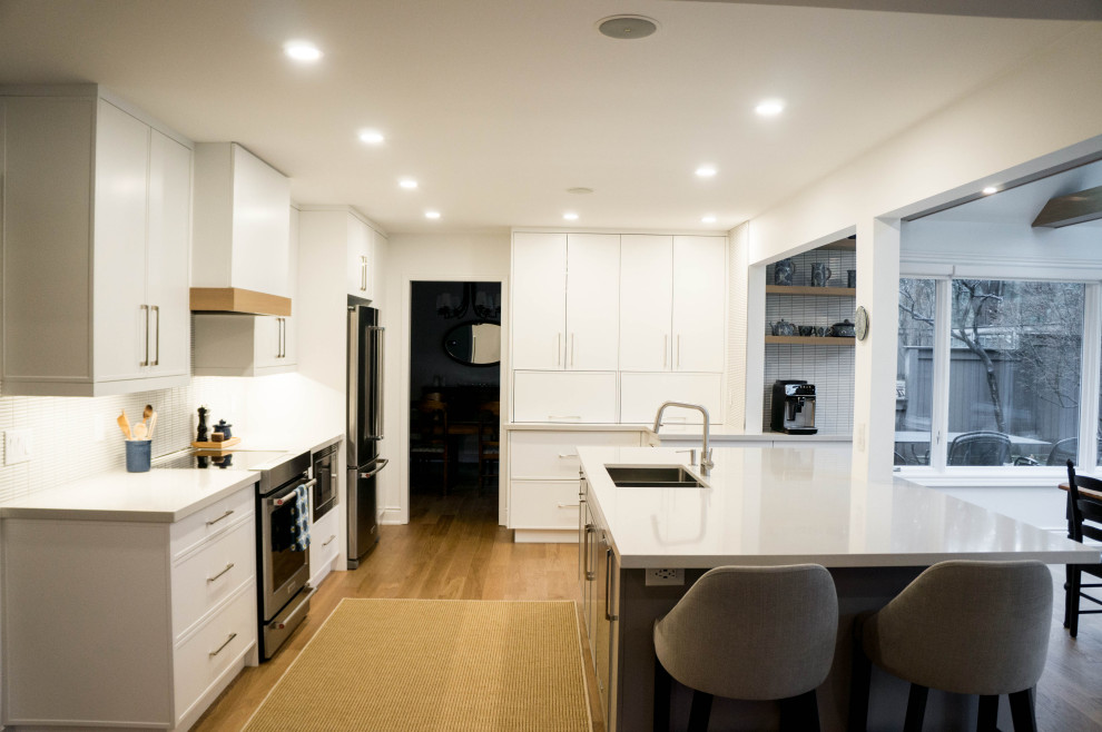 Inspiration for a transitional kitchen remodel in Toronto
