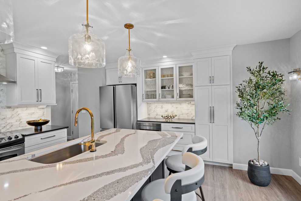 Kitchen - transitional kitchen idea in Boston