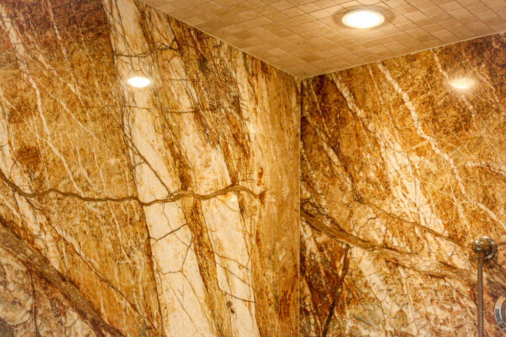 Modelo de cuarto de baño clásico renovado con encimera de granito